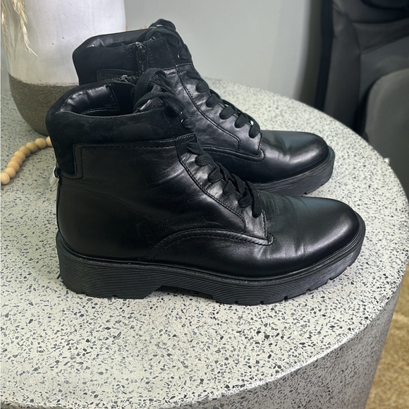 Women’s/Girls Calvin Klein Black Leather Combat Boots.  Size 5/6 - Picture 5 of 5